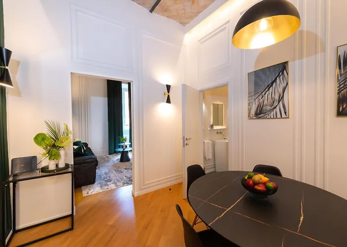 Colosseo Flats And Penthouse Apartment