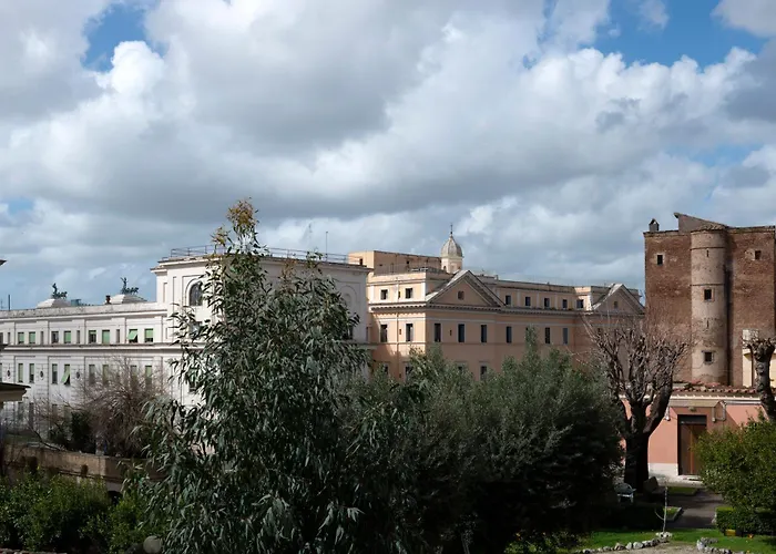 Colosseo Flats And Penthouse *