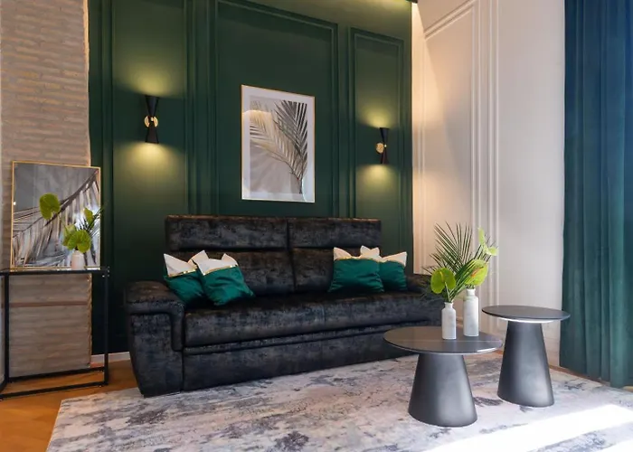 Colosseo Flats And Penthouse *